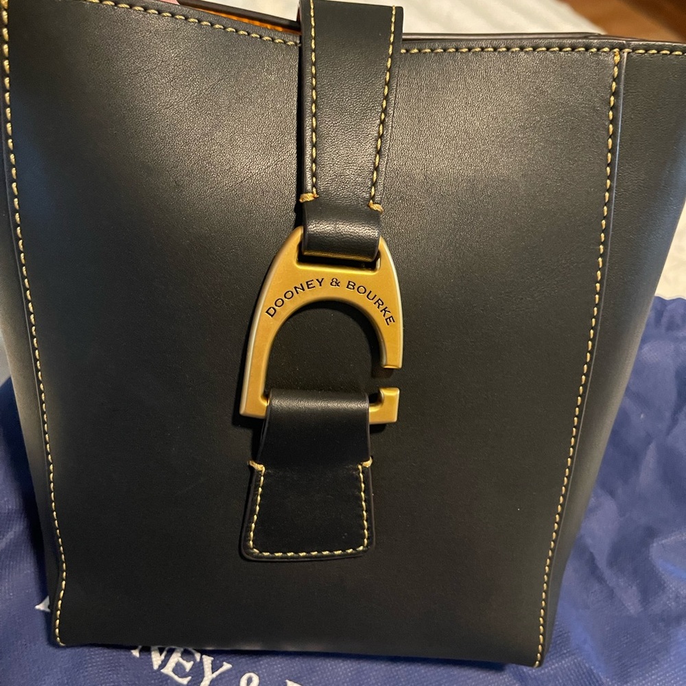 Dooney & Bourke NWT “Michaela” Crossbody Black Purse